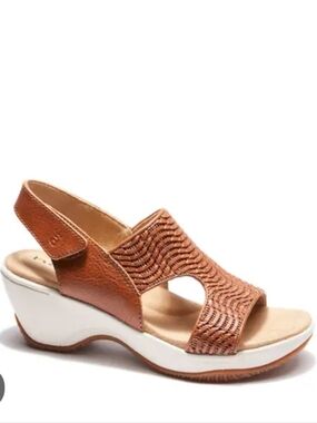 Halsa Footwear Coral Leather Wedge Cognac Sandals 10 Orthopedic